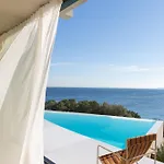 Villa Laspi / Petres Pefkali