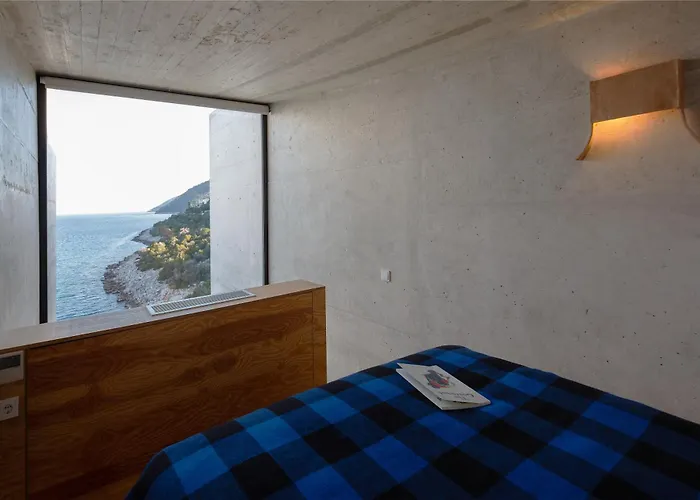 Villa Laspi / Petres *