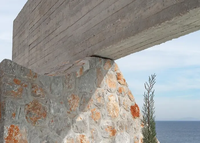 Villa Laspi / Petres