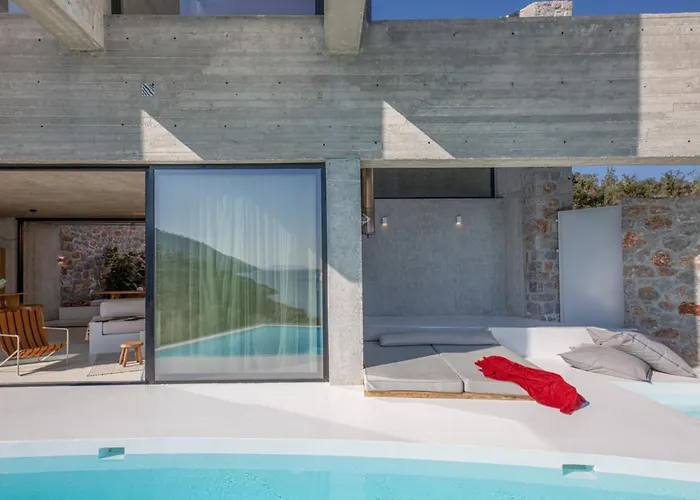 Villa Laspi / Petres Pefkali