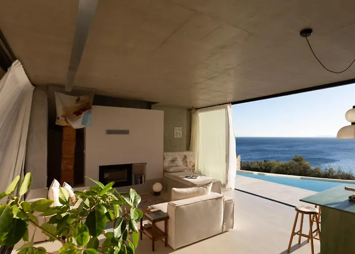 Villa Laspi / Petres *